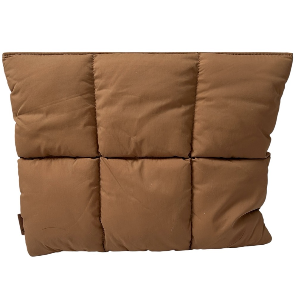 Comfyable Brown Tan Quilted Air Laptop Sleeve